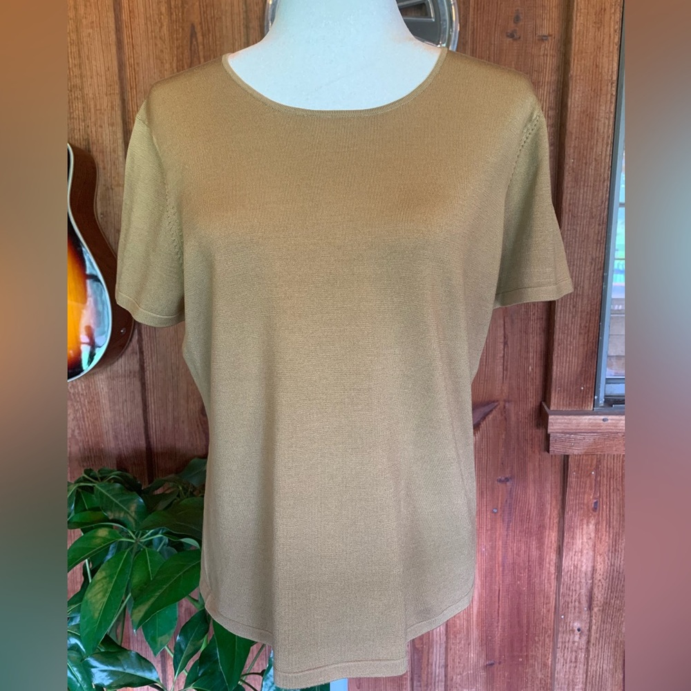 Classic Short-Sleeve Tee in Olive Tan